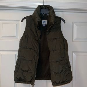 Old Navy puffer vest, color: dark olive green, size: Medium